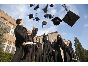 英國(guó)大學(xué)畢業(yè)生迎來十年較高起薪季