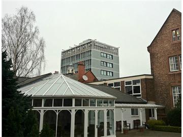 英國(guó)留學(xué)熱門院校之愛(ài)丁堡瑪格麗特女王大學(xué)--在現(xiàn)實(shí)企業(yè)中培養(yǎng)學(xué)生