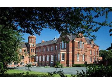 英國(guó)留學(xué)熱門院校之圣瑪麗大學(xué)學(xué)院-親熱擁抱自然