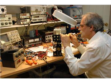 電子電氣工程專業(yè)專業(yè)出國留學(xué)，有哪些大學(xué)注重實(shí)踐？