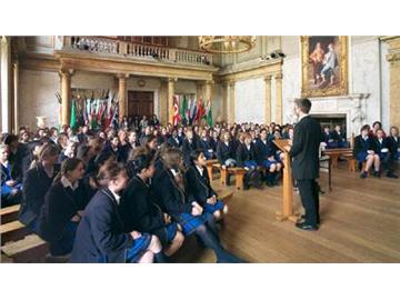 英國彼得萊斯學(xué)校，申請入讀年齡有要求嗎