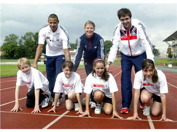 英國(guó)高中留學(xué)有哪些條件，對(duì)成績(jī)有要求嗎？