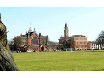 英國有距離倫敦比較近的中學(xué)嗎？布萊頓學(xué)校怎么樣