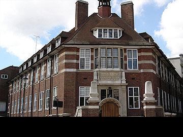 英國弗朗西斯荷蘭學(xué)校，一所擁有現(xiàn)代化設(shè)備的女高中