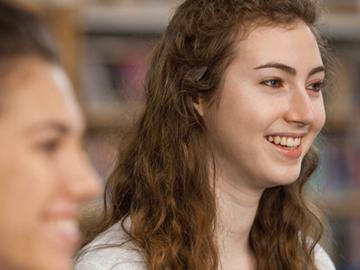 英國普特尼中學(xué)，獨(dú)立的女子走讀學(xué)校