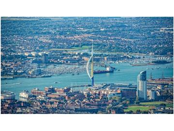 一座英國小城何以讓人1天愛上，一待就是8年？他們的答案各有千秋