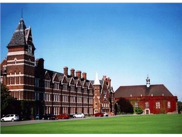 國內(nèi)大一轉(zhuǎn)學(xué)到英國留學(xué)可行嗎？院校申請要求有哪些？